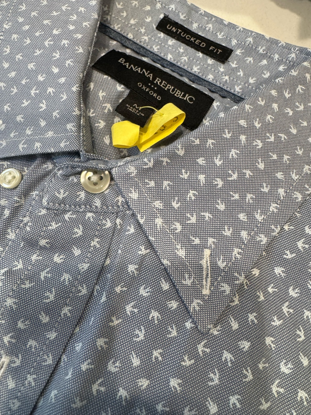Men’s Banana Republic Oxford – Untucked Fit – Small Print – Medium